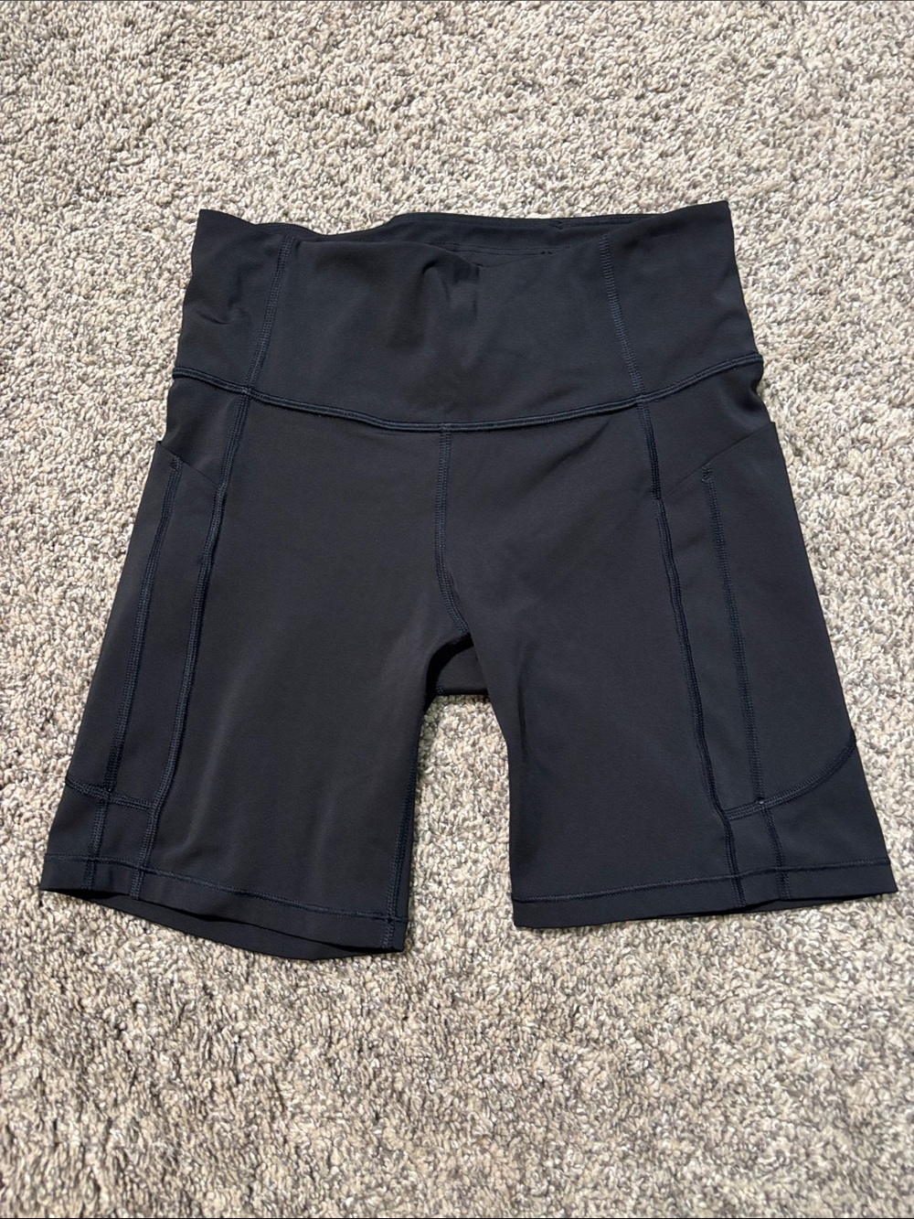 Athleta Ultimate Stash shorts 7” size small